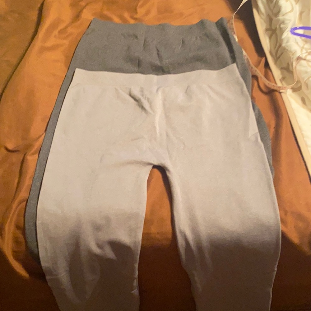 2 pair of Leggins